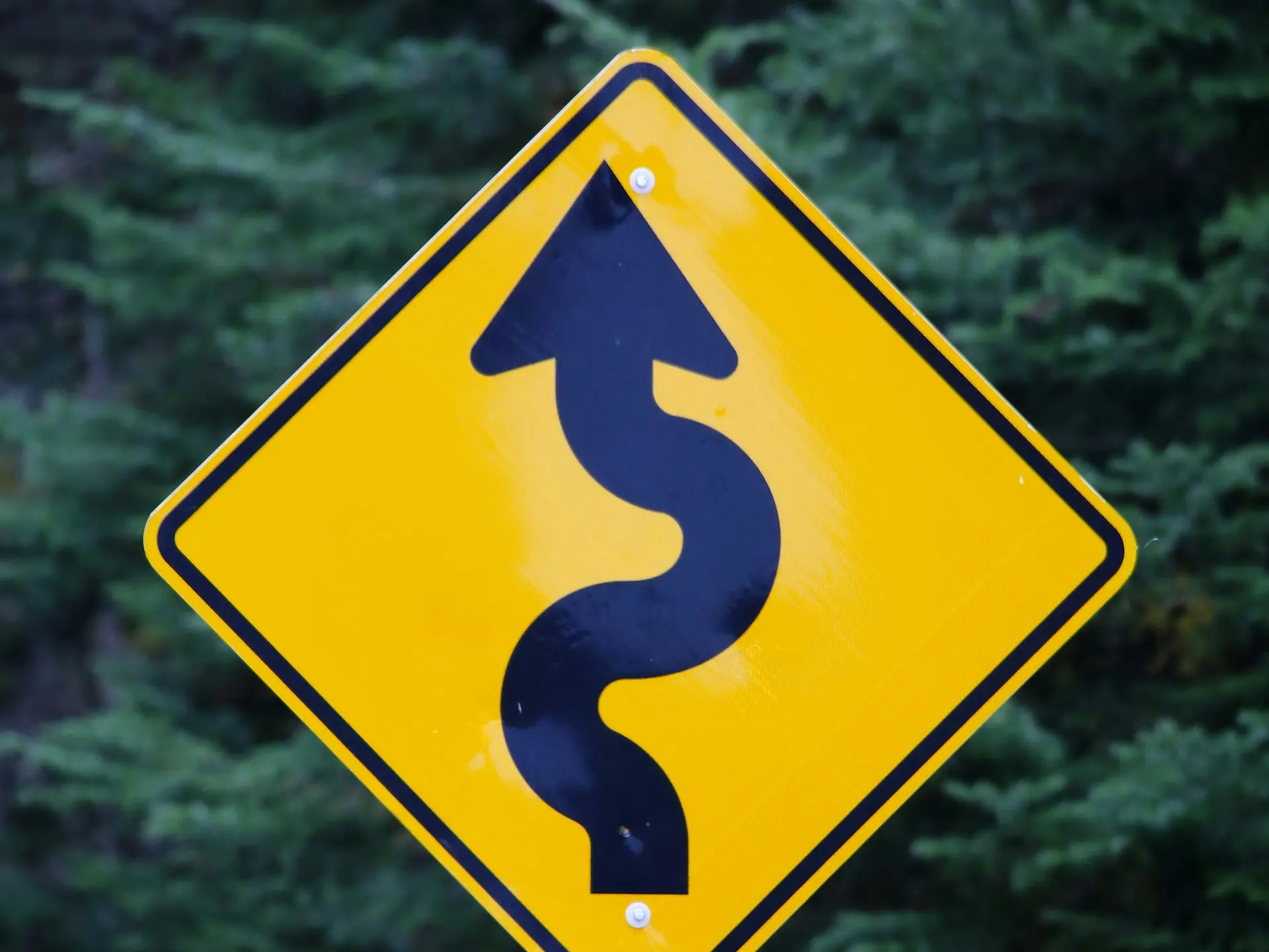 yellow and black arrow sign